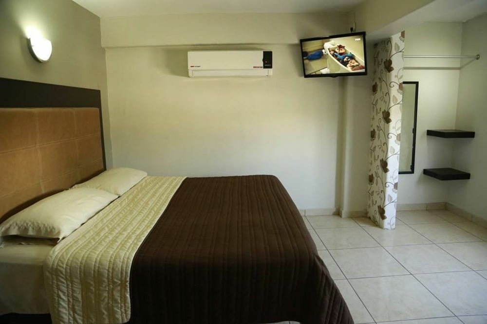 Hotel Flores Guamuchil المظهر الخارجي الصورة
